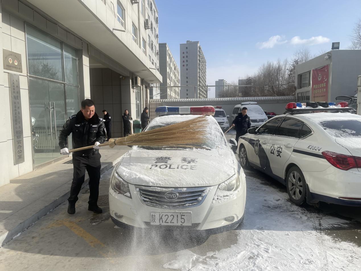 巡特警清雪