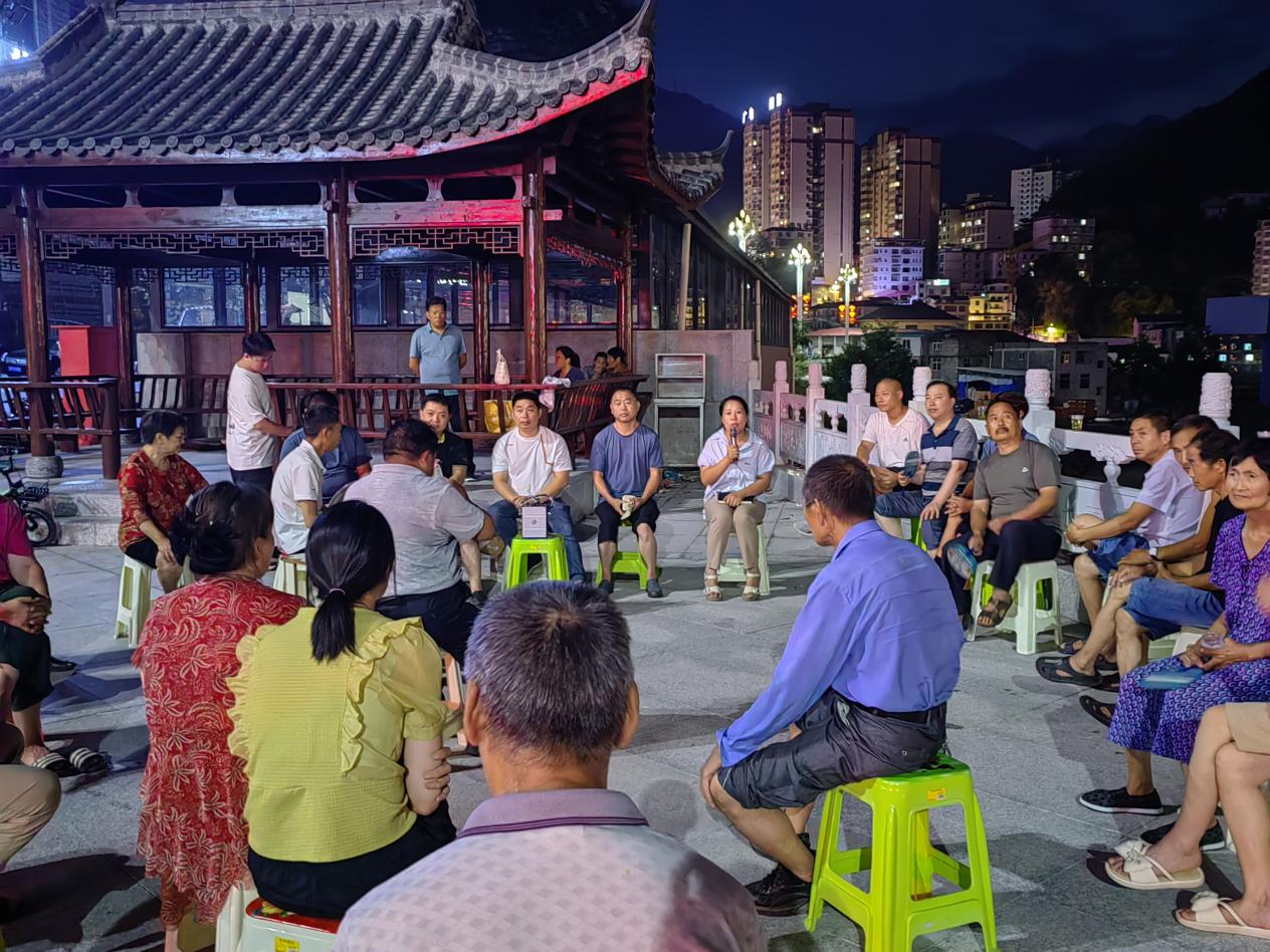 开展群众院落会议动员人居环境整治