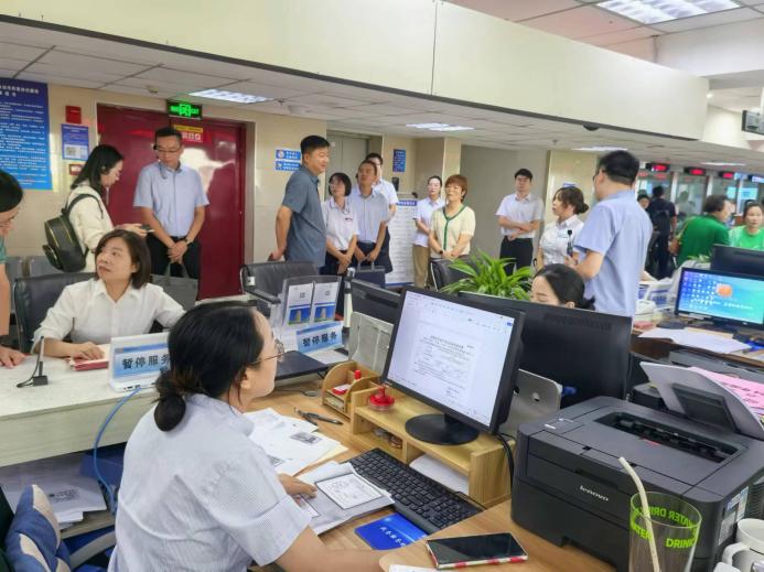 9.重点基础业务蓬勃向上（10）：国家级政务服务标准化专家评审组在不动产窗口现场考核
