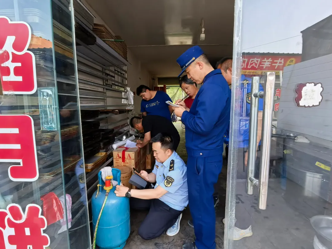 简篇-子洲大队联合市场监督管理局深入辖区餐饮场所开展消防安全检查