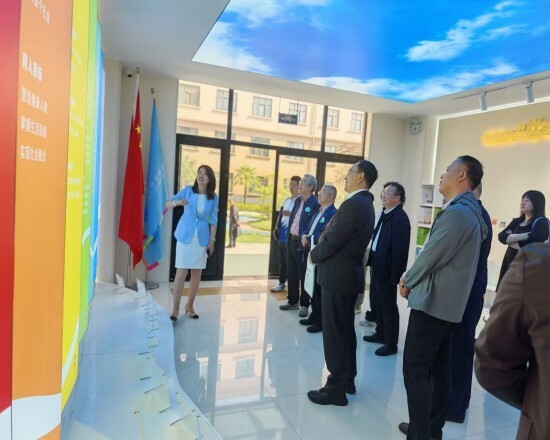 市特教学校党支部书记、校长蒋志瑛介绍学校办学理念、办学目标.jpg