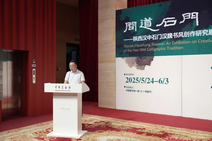 首都师范大学中国书法文化研究院副教授、石门书法研究院副院长胡裔涛发言。（杨尧 摄）