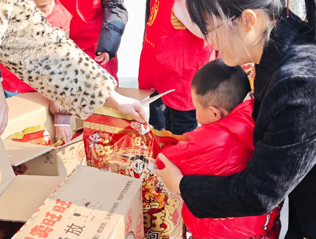 简篇-崔家头镇：点亮童年微心愿 情暖童心助远航