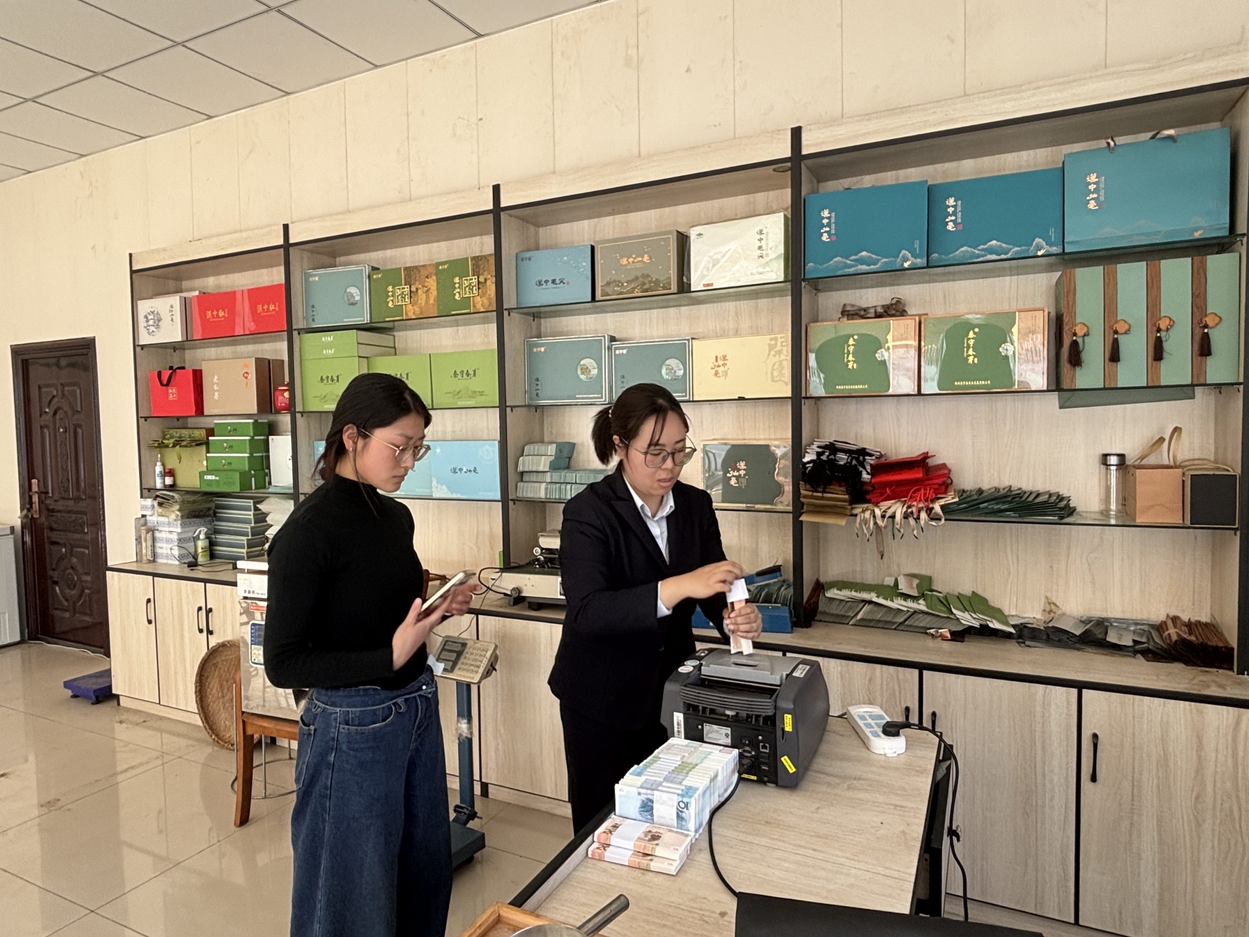 bd64ab75fe167cbf468e926da357e364