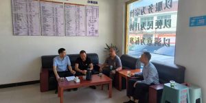 西乡农商银行城东支行党支部深入五星村开展“双报到双服务”主题党日活动 (2)