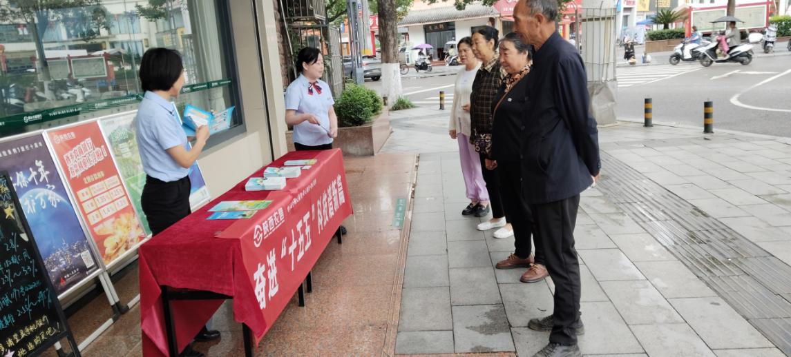 金融科技活水 润泽乡村振兴新画卷——西乡农商银行2026年科技周活动纪实 (2)