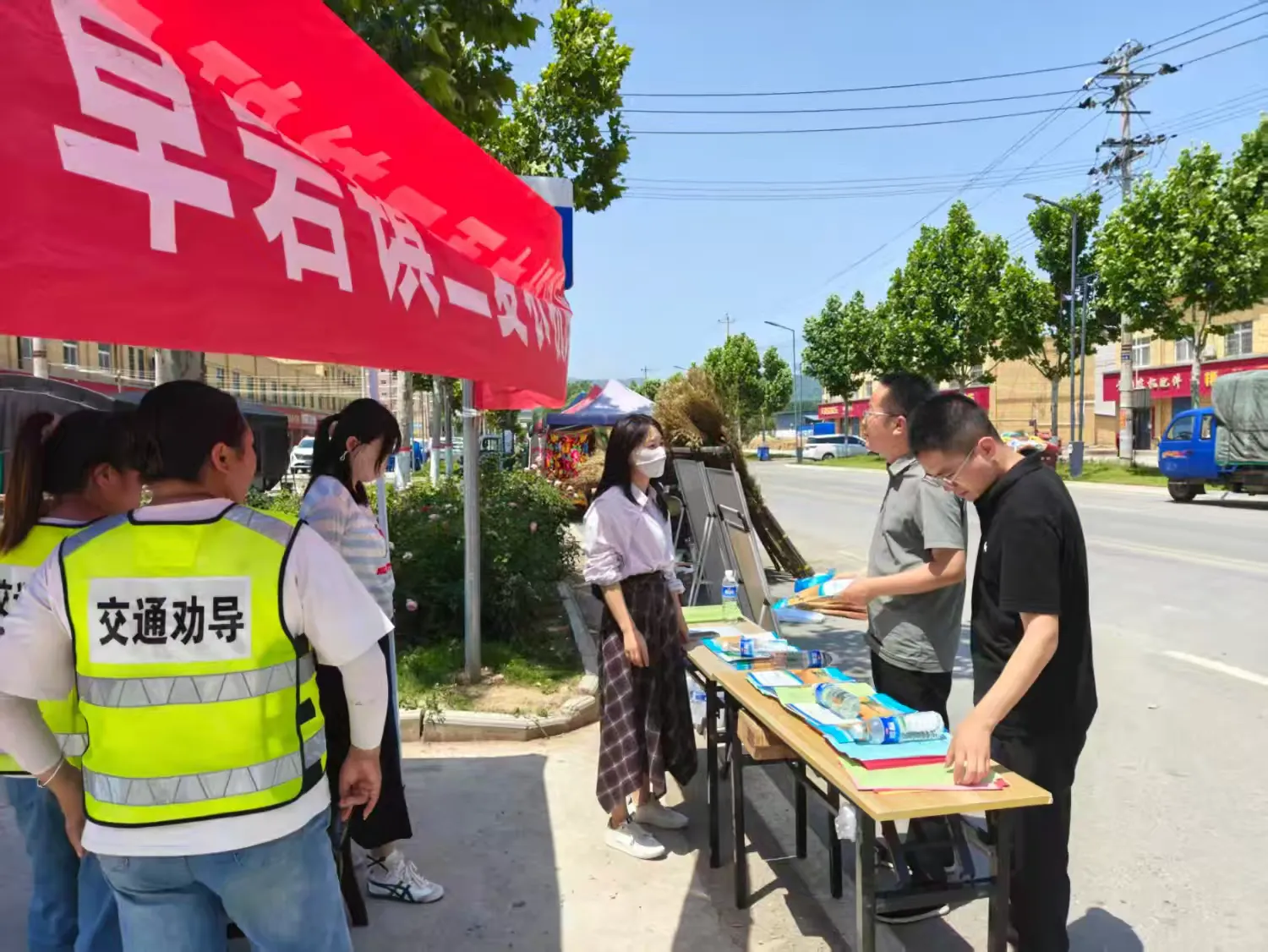 简篇-麦浪飘香迎丰收 贴心护航保归仓