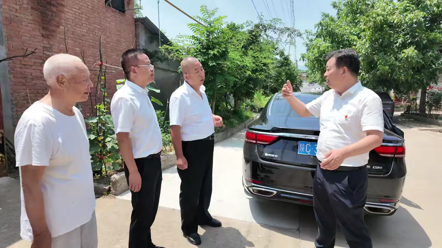 简篇-县委常委、组织部部长王亚勤来营头镇开展讲党课并调研督导乡村振兴工作