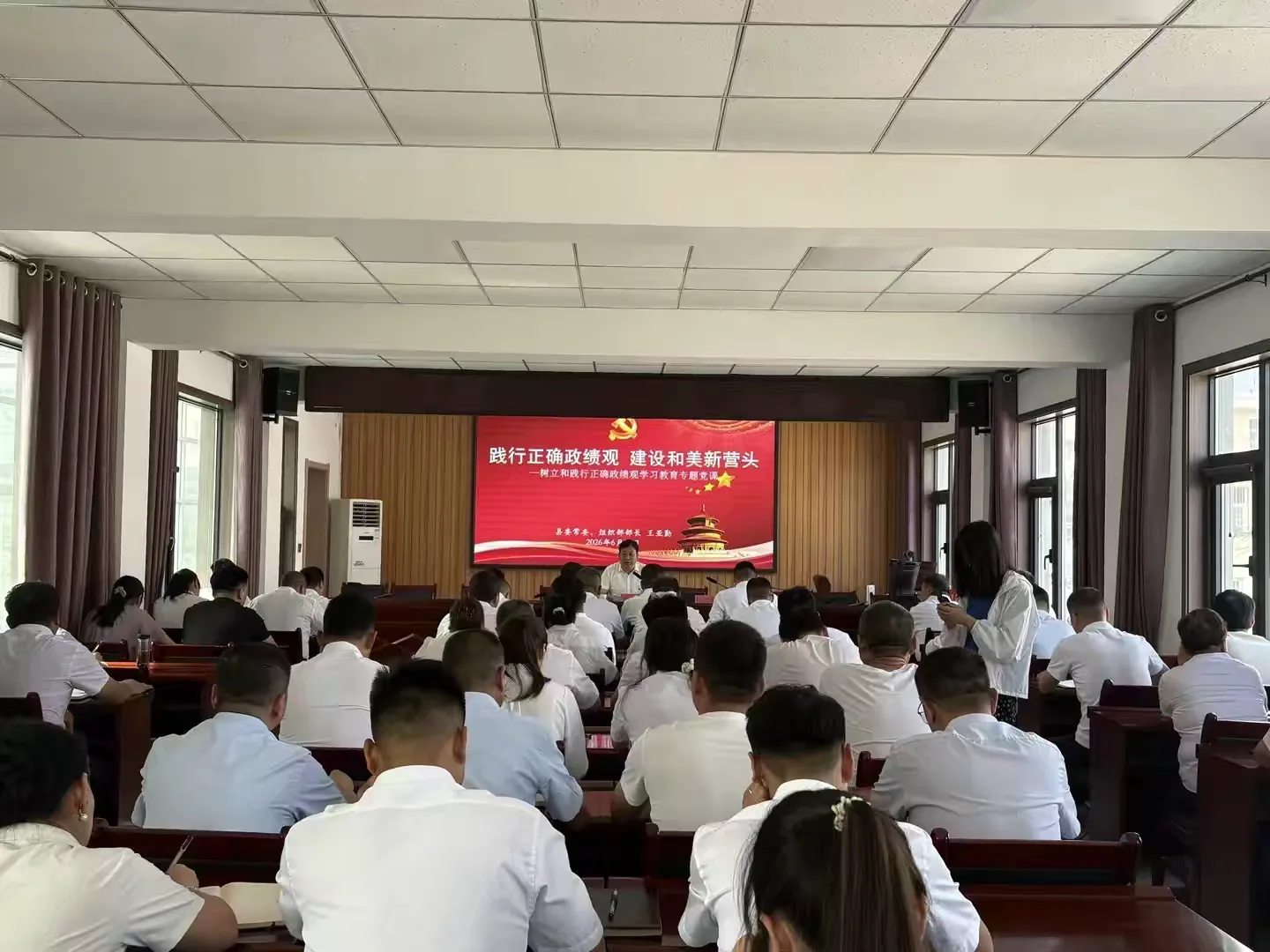 简篇-县委常委、组织部部长王亚勤来营头镇开展讲党课并调研督导乡村振兴工作