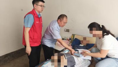 西乡农商银行峡口支行“枫桥式金融消保服务工作站”（试点）上门为患病老人服务解民忧