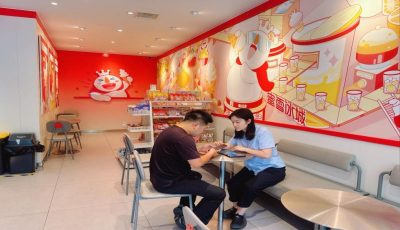 西乡农商银行沙河支行上门为创业商户纾解融资难题