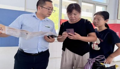 西乡农商银行柳树分理处开展反假货币宣传进校园活动