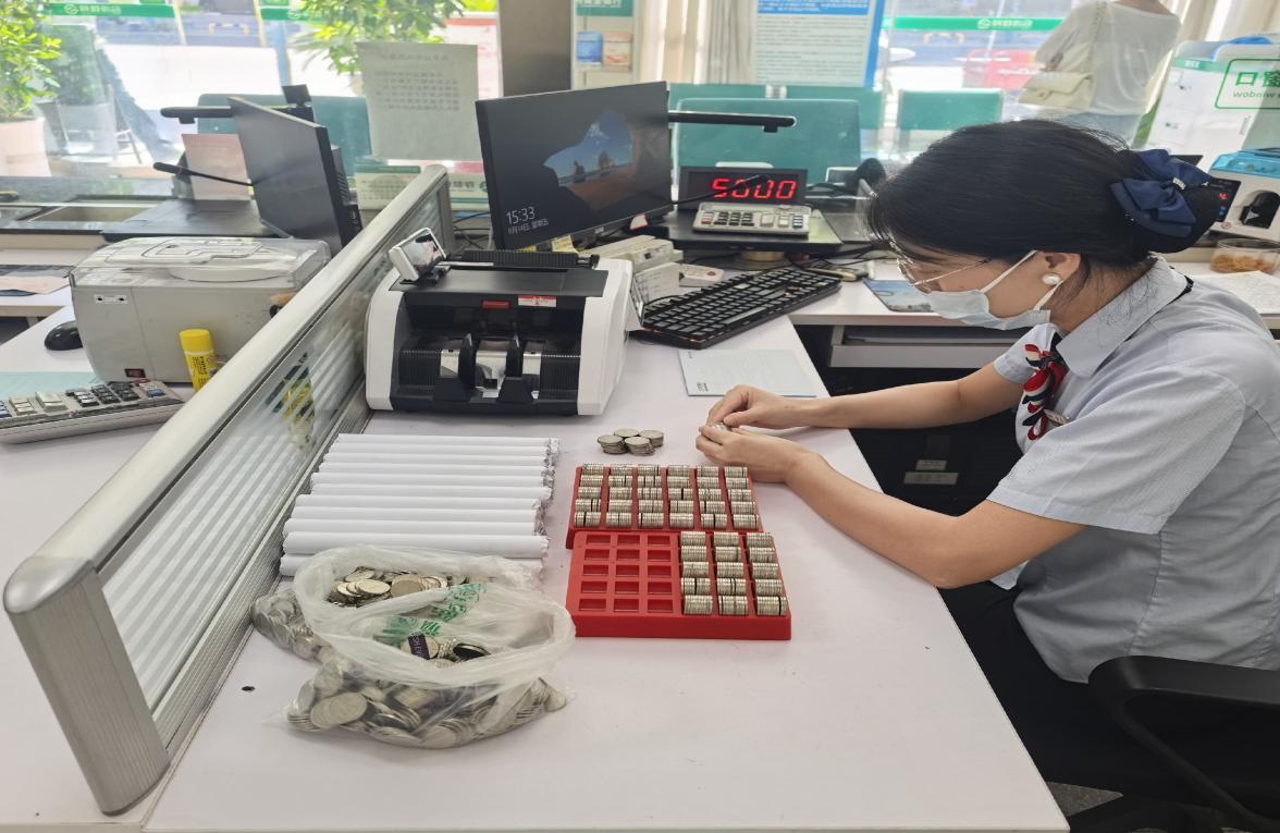 零钱兑换解商户难题 贴心服务获群众点赞