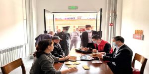 情暖重阳敬长者 金融服务暖人心——西乡农商银行白勉峡分理处走进敬老院开展敬老服务活动 (2)