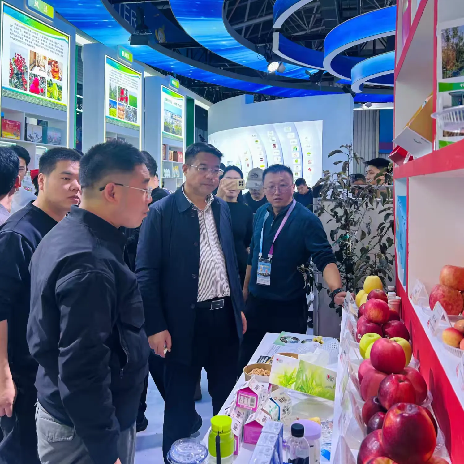 简篇-赴农高盛会取真经 以科创赋能促振兴——崔家头镇赴杨凌农高会参观学习