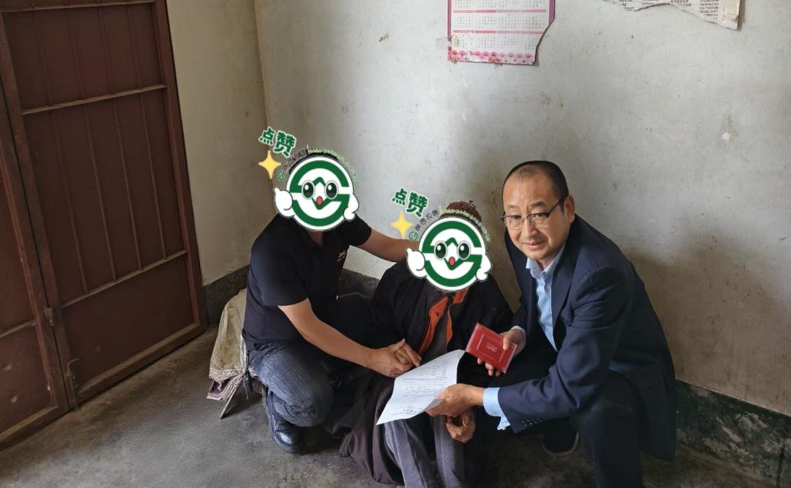 西乡农商银行柳树分理处为重病老人提供上门服务